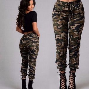 Camouflage Crop pants